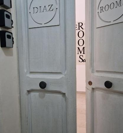 Diaz Rooms Лече Екстериор снимка