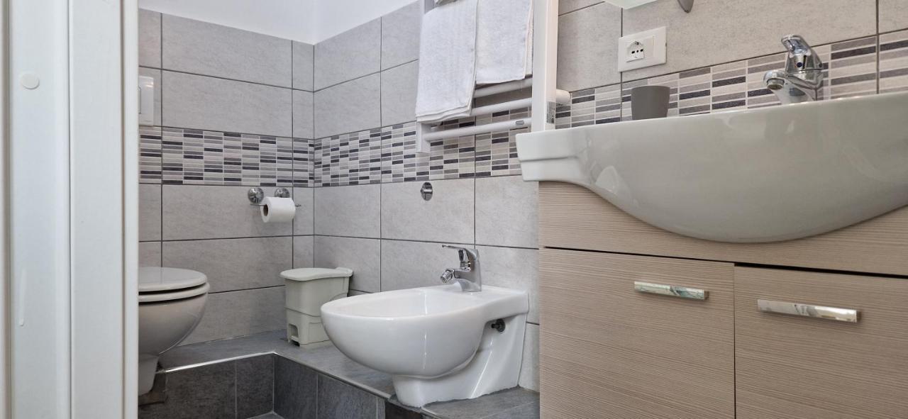 Diaz Rooms Лече Екстериор снимка