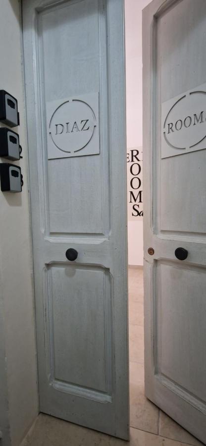 Diaz Rooms Лече Екстериор снимка